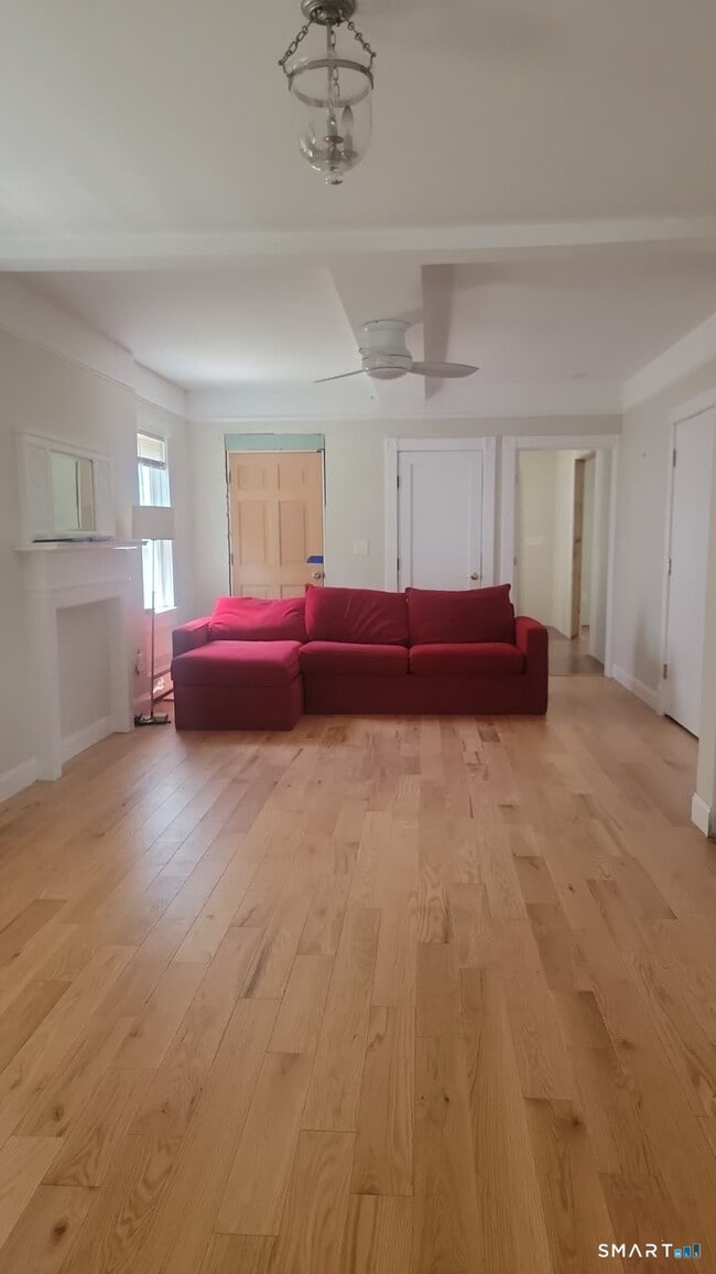 Building Photo - 318 Grovers Ave