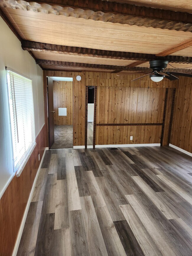 Foto del edificio - 1103 Andrea Dawn Ln