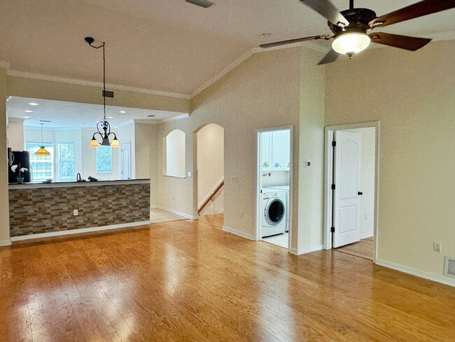 Building Photo - 3BR/2.5 BA Cottages at Winding Creek Townh...
