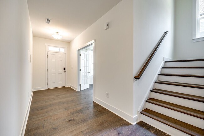 Foto del edificio - Extremely well maintained 4 bedroom, 2.5 b...