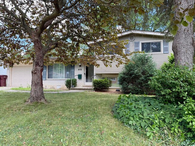 Building Photo - 612 Leona Dr