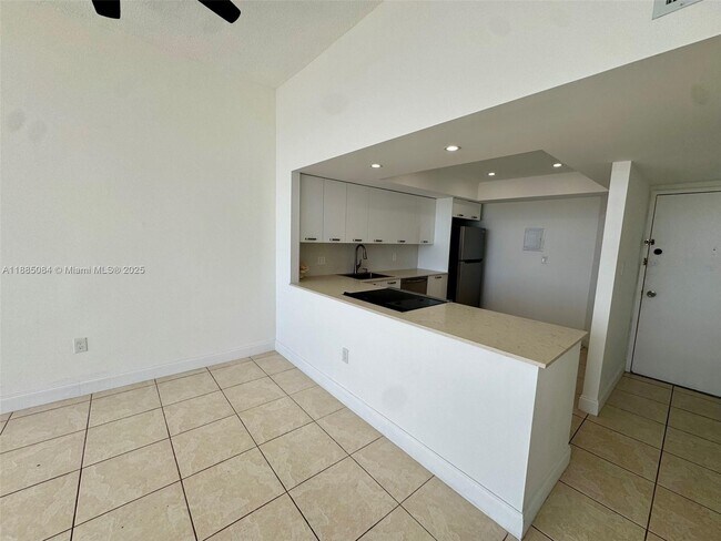 Foto del edificio - 1351 NE Miami Gardens Dr