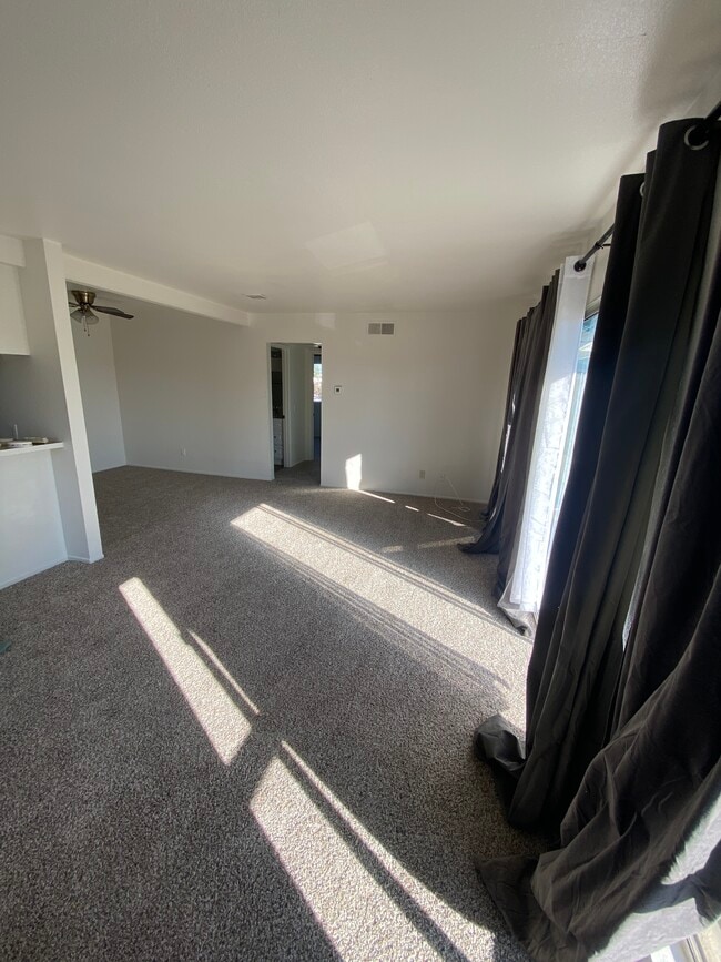 Foto del edificio - 18881 Valley Cir