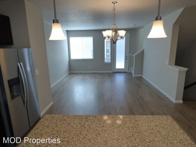 Building Photo - 2 br, 3 bath House - 4140 E. Warren Ave. #5
