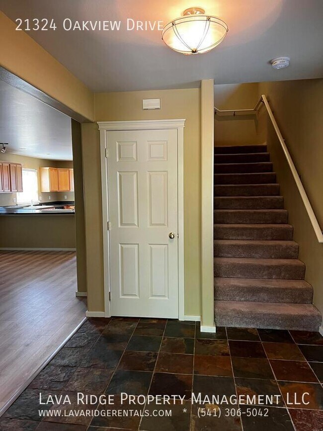 Foto del edificio - 21324 Oakview Dr