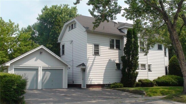 Building Photo - 1067 N Winton Rd