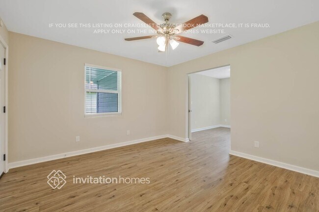 Foto del edificio - 6585 Larne Ave