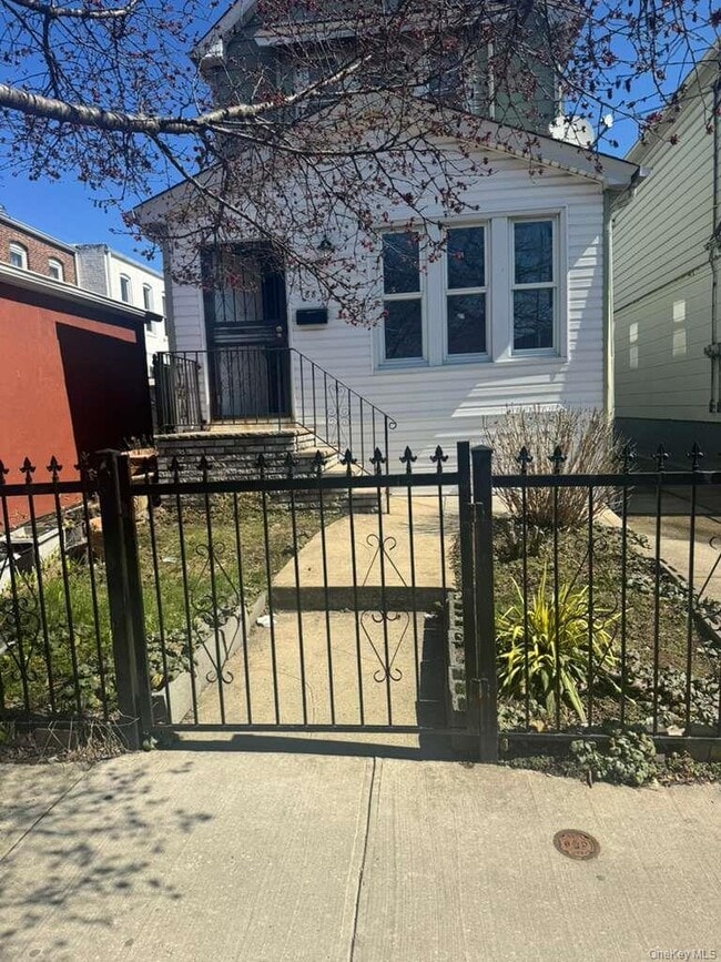 Building Photo - 88-11 185th St