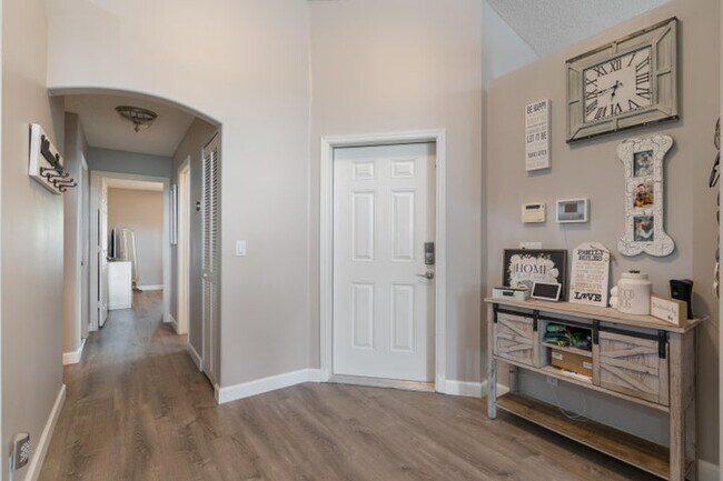 Building Photo - 5266 Oakmont Village Cir