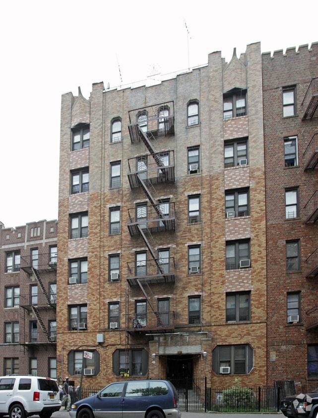 Primary Photo - 552 Parkside Ave
