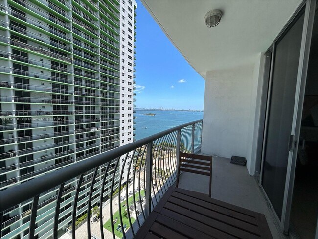 Foto del edificio - 1750 N Bayshore Dr