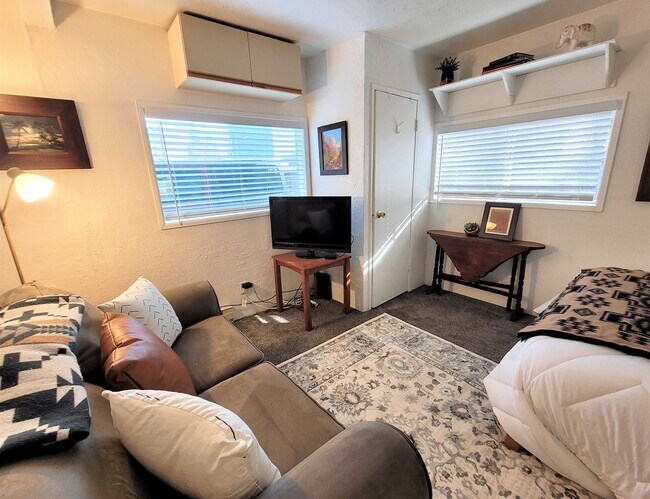 Foto del edificio - Walk & Bike Friendly! Great Economical Ren...