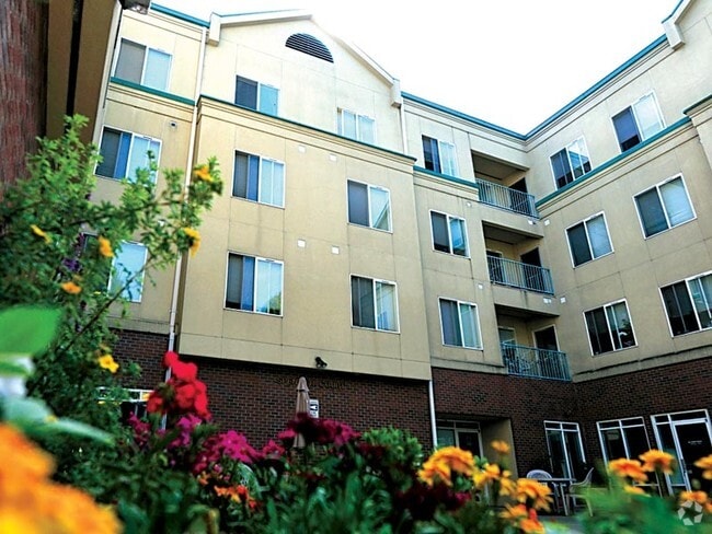 Building Photo - Divine Suites