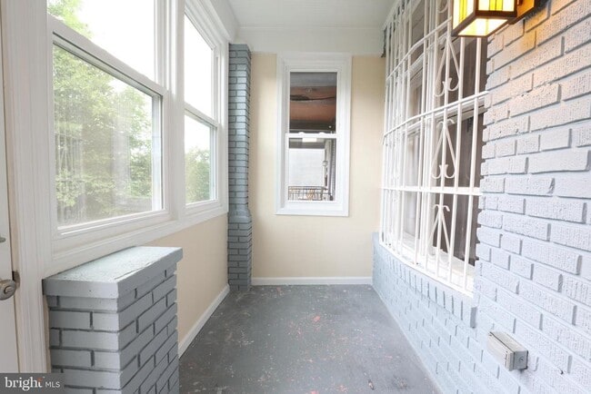Building Photo - 2408 2nd St NE