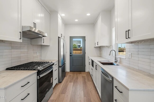 Building Photo - 202 Gangnes Dr