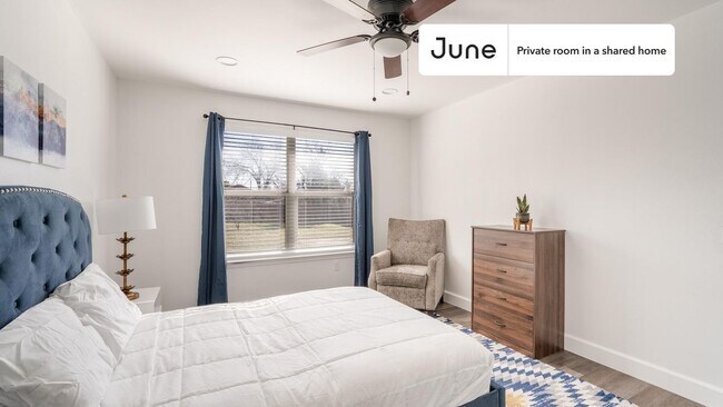 Foto del edificio - Private bedroom in 3 bed/2 bath Home