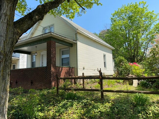 Building Photo - 116 N Clay St