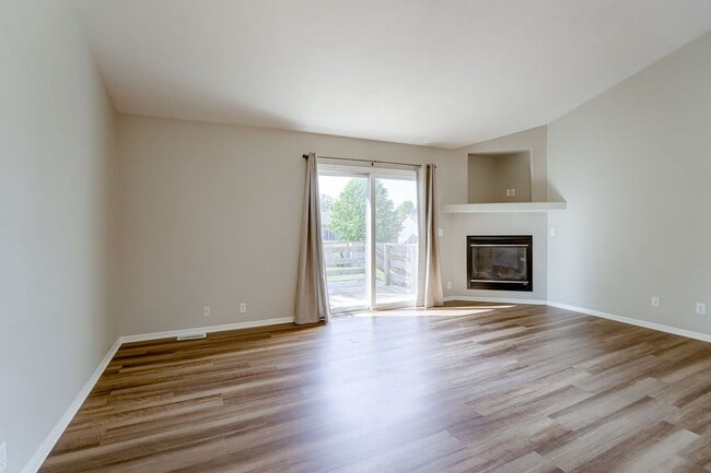 Building Photo - Must See 3 Bedroom In Coyote Run!!