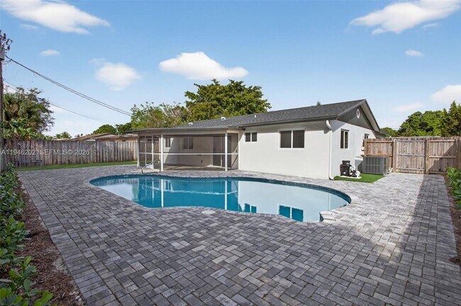 Foto del edificio - 6720 NW 6th Ct