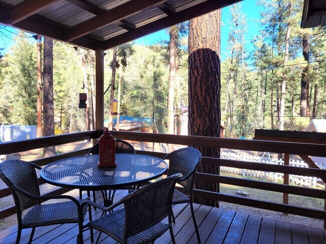 Foto del edificio - 2 br, 2 bath House - 235 Hart Avenue