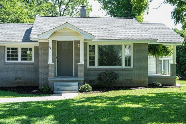 Foto del edificio - Charming 3/2.5 House with Lawn Care included!