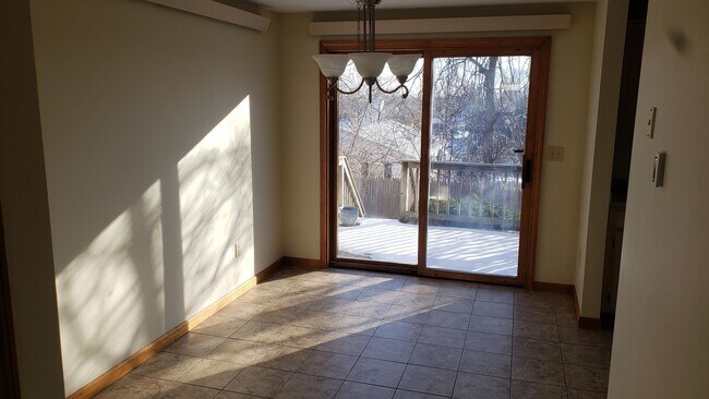 Área de comedor - 45 Birch St