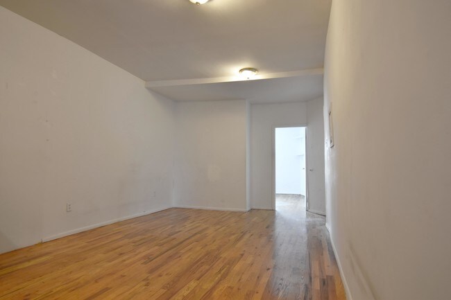 Building Photo - 110 N Henry St