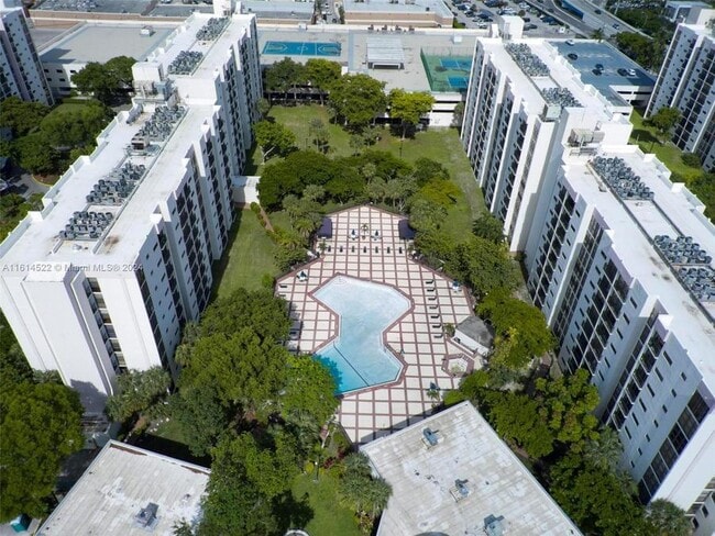 Building Photo - 17021 N Bay Rd