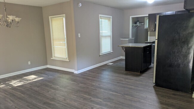 Foto del edificio - 700 Cedar Ave NW