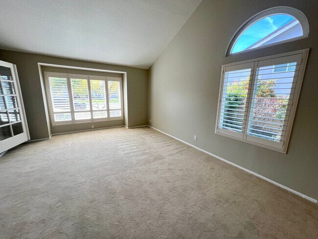 Foto del edificio - Large 4 bedroom home now available in Walnut