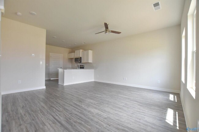 Foto del edificio - 350 Falling Water Ln SW