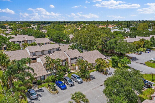 Foto del edificio - 110 Sherwood Cir