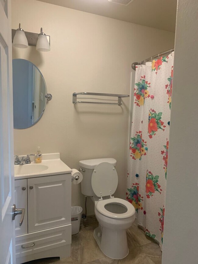 Foto del edificio - 3 BR 2 BA Available Now