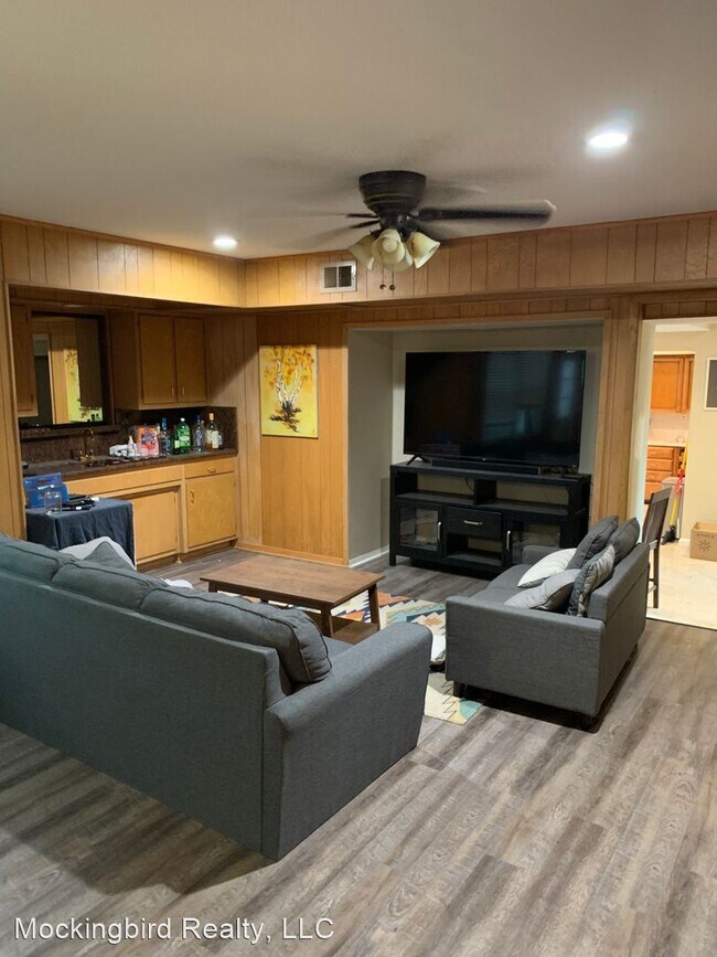 Foto del edificio - 4 br, 2.5 bath House - 8410 Tiffany Dr