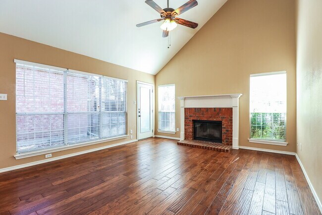 Foto del edificio - 941 Azalia Dr