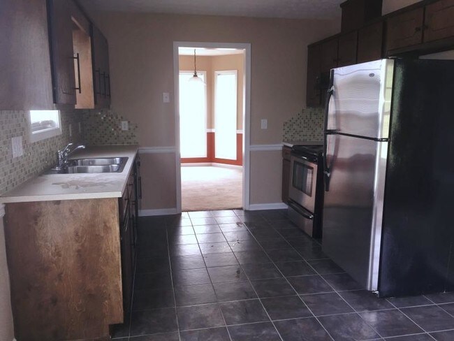 Building Photo - 742 Omega Dr