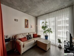 Building Photo - 738 Rue Saint-Paul O