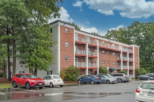 Building - 55 Greentree Ln