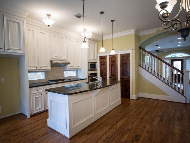 Kitchen - 809 W 20th St