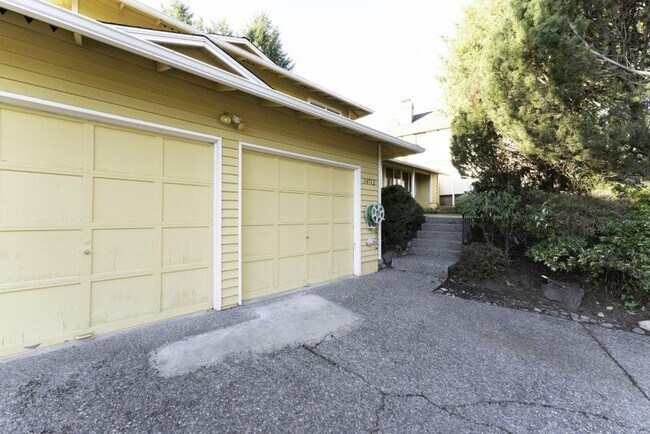 Foto del edificio - 3 bedroom in Bellevue WA 98006