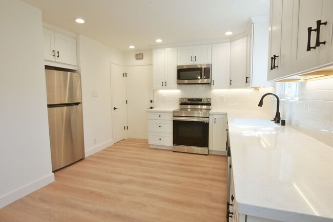 Foto del edificio - Beautifully Remodeled 3 Bedroom 2 Bath in Desirable Campbell Neighborhood