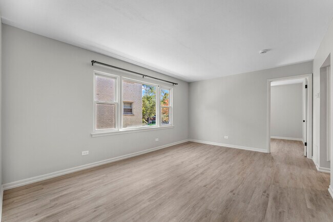 Building Photo - 740 E North Broadway St