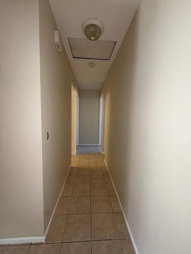 Building Photo - Rockridge Ln