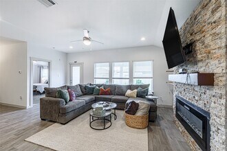 Building Photo - 246 Dusty Bridle Ln