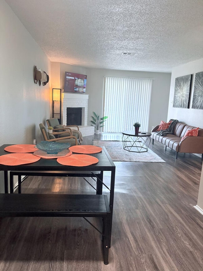 Foto del edificio - 111 W William Cannon Dr