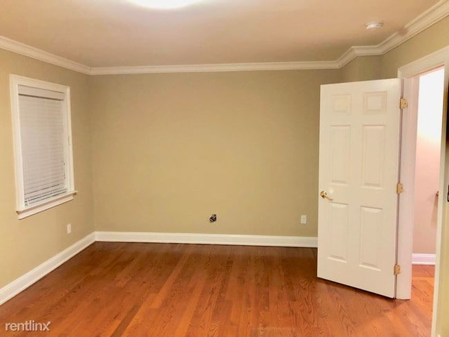 Building Photo - 2 br, 1.5 bath Townhome - 131 woodcock knowls