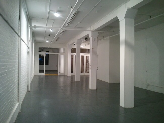 Building Photo 3 - 376 Broome St