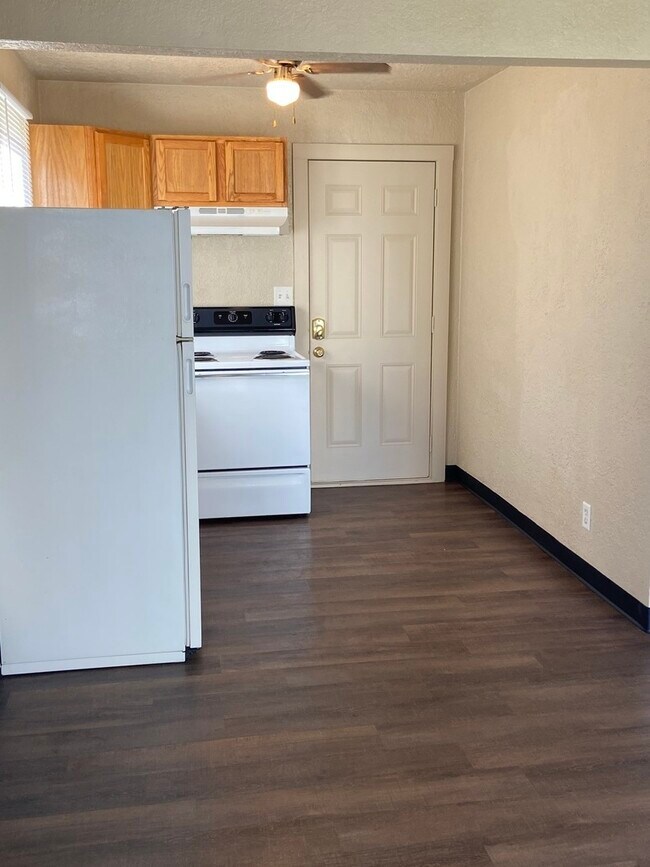 Foto del edificio - 530 E 3rd St