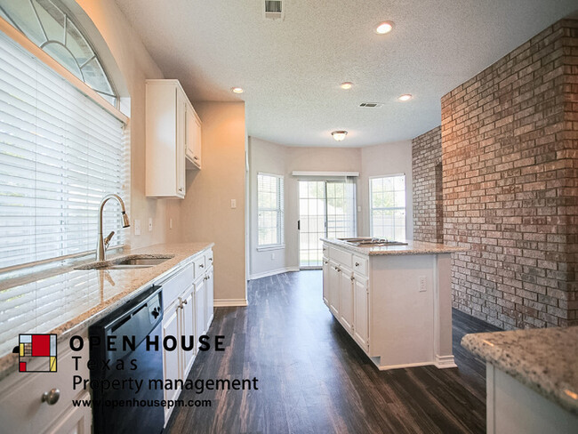 Building Photo - 2037 Liverpool Dr Plano