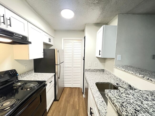 Building Photo - 1 Bed / 1 Bath Condo in Gated Comm. In Altamonte Springs, Available Now!!